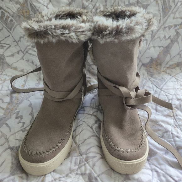 Toms Shoes - Toms Tan Winter Boots with Faux Fur Trim